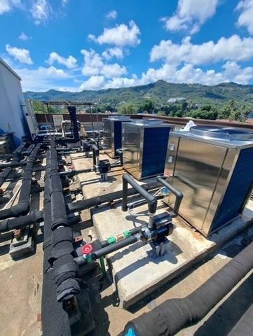 เครื่อง Heat Pump และระบบท่อน้ำร้อนบนดาดฟ้า