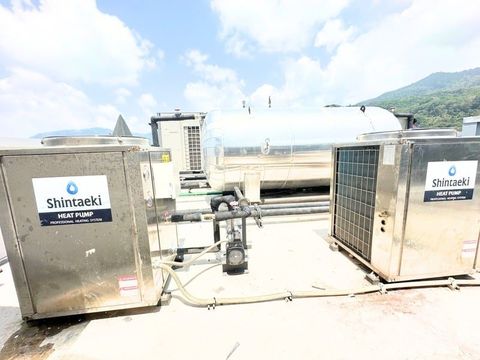 Heat Pump Shintaeki 2 เครื่องบนดาดฟ้า